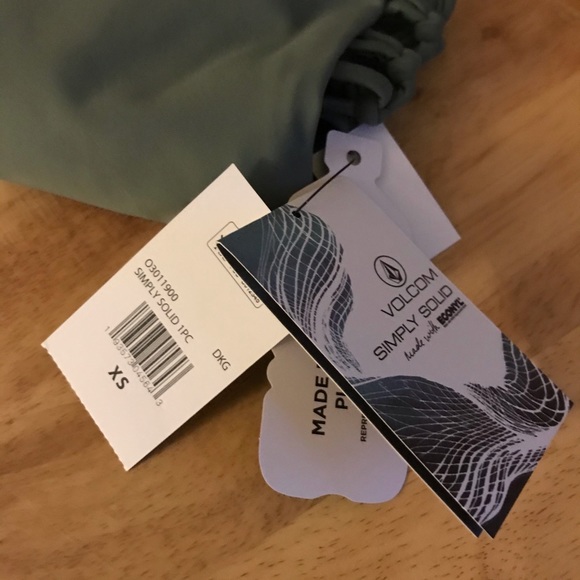 Sold ✅ NWT Volcom one piece swimsuit plunge - Picture 14 of 15